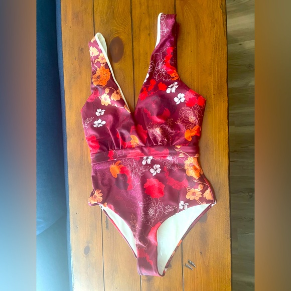 NWOT, liner intact OndadeMar floral one piece swimsuit - Picture 1 of 2